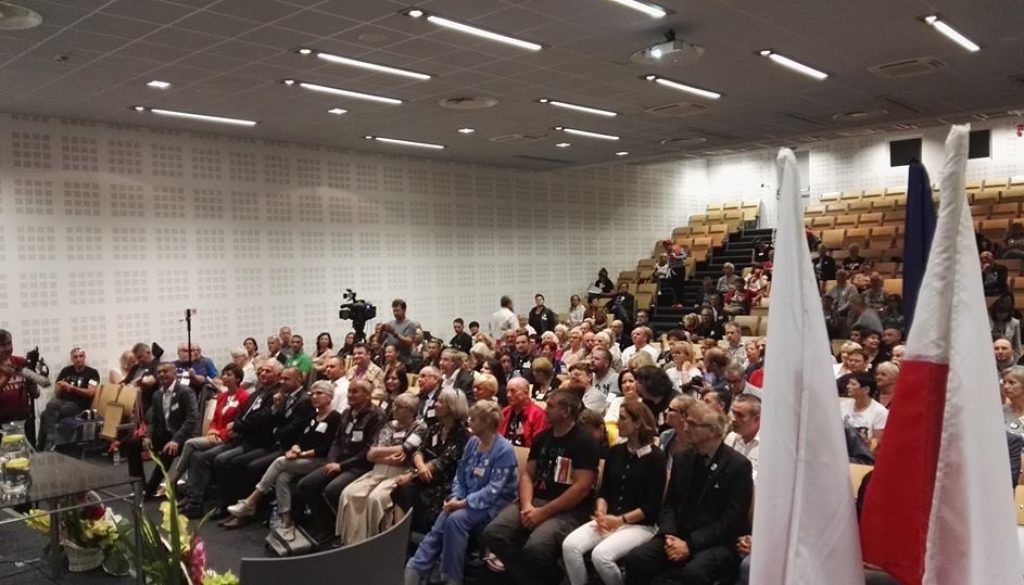 E69578AD-F5B1-46AE-BBDC-EE052FF0880A