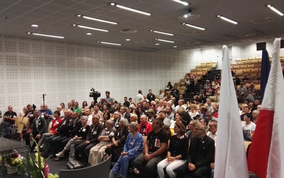 E69578AD-F5B1-46AE-BBDC-EE052FF0880A